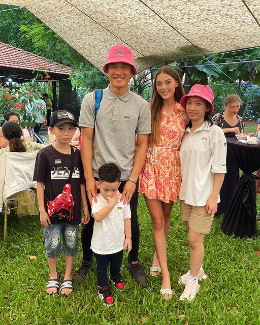 Bùi Tiến Dũng khoe ảnh vợ Tây, dân mạng vội vàng chúc lên chức-1