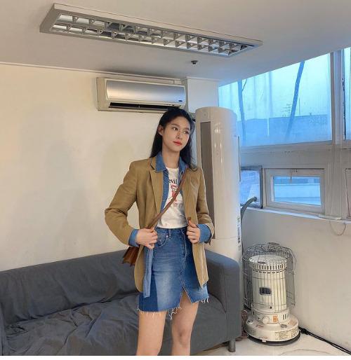 Mặc đẹp quanh năm như sao Hàn với 4 kiểu chân váy hot trend-1