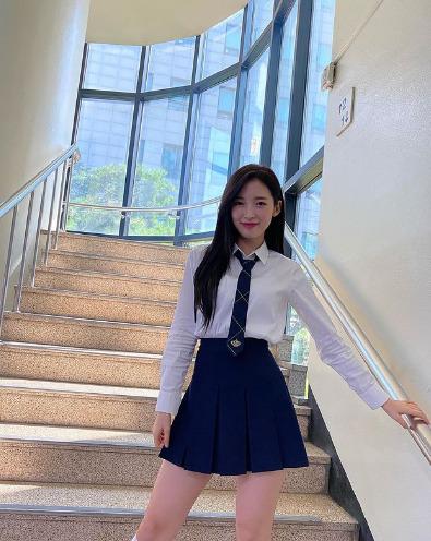 Mặc đẹp quanh năm như sao Hàn với 4 kiểu chân váy hot trend-4