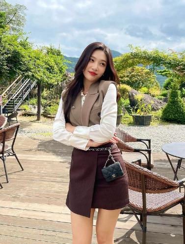 Mặc đẹp quanh năm như sao Hàn với 4 kiểu chân váy hot trend-7