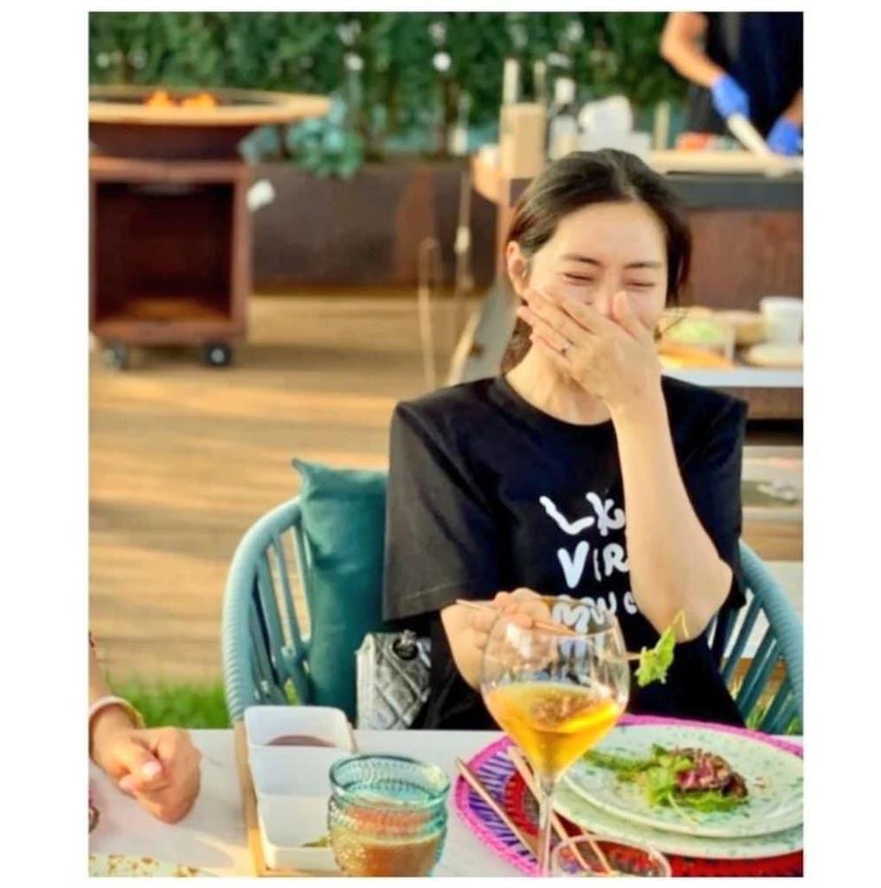 Hình ảnh đầu tiên của Son Ye Jin khi bầu bí, nhan sắc ra sao?-2