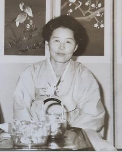 Lộ ảnh người cha quá cố HLV Park, giật mình khi nhìn hình-1