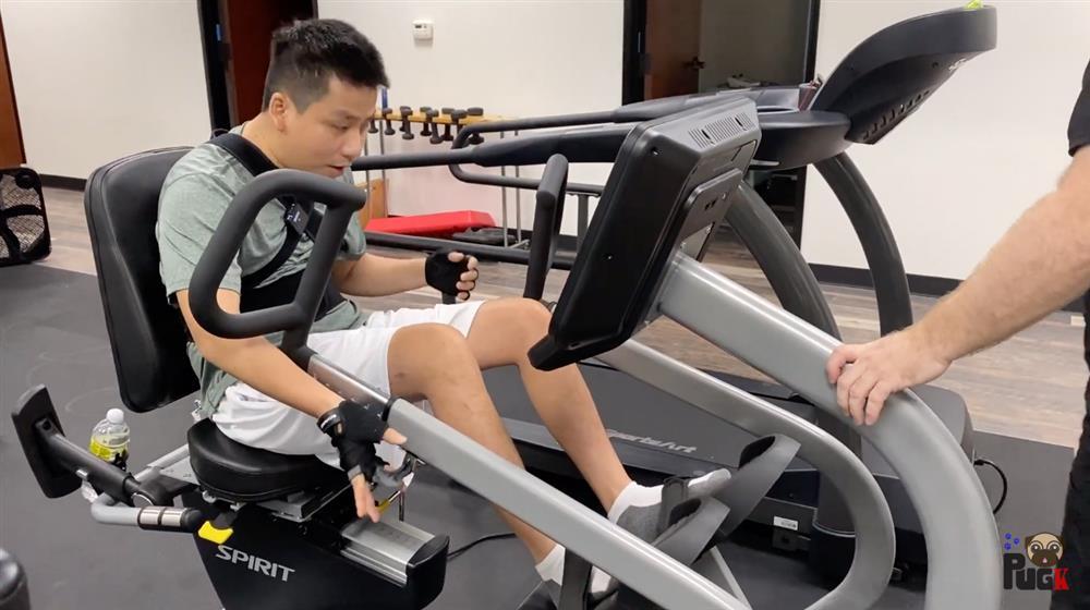 Chiều cao tăng liên tục, Khoa Pug vung tiền ăn ngon, sắm đồ hiệu-2