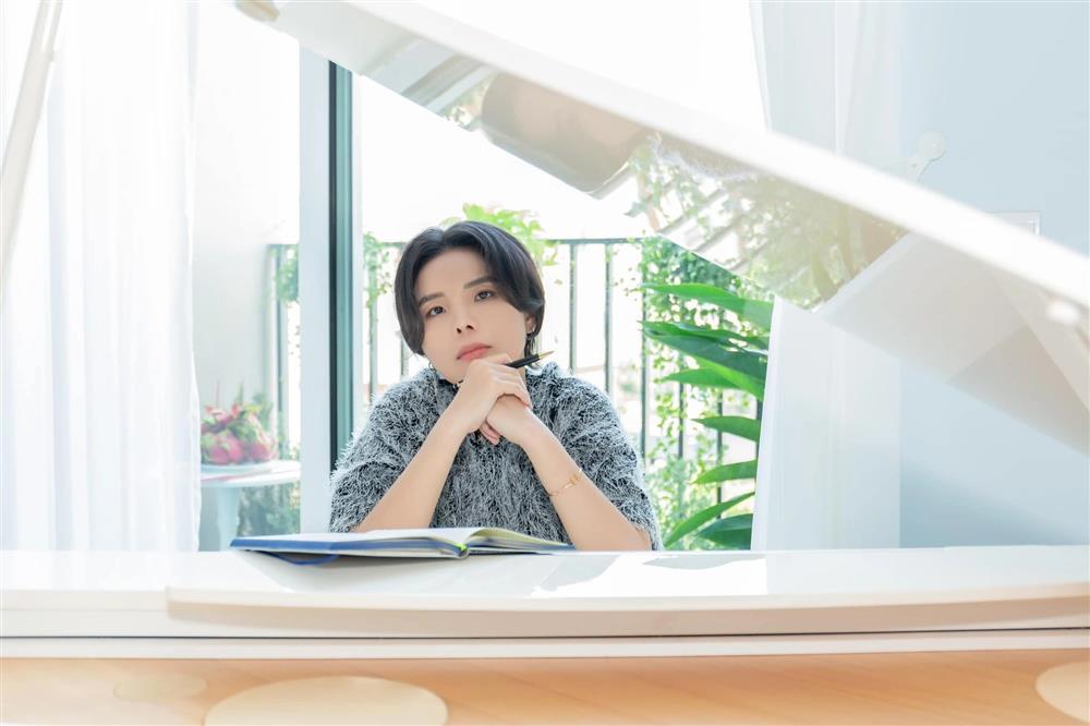 Hậu comeout, Vũ Cát Tường được xếp vào phòng nghỉ dành cho nam-3