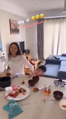 Xôn xao vợ Tây của Bùi Tiến Dũng được một bé trai gọi bằng mẹ-1