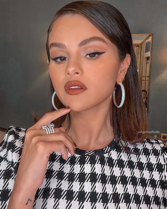 Loạt trang phục giúp Selena Gomez gây ấn tượng tại Paris-1