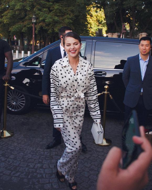Loạt trang phục giúp Selena Gomez gây ấn tượng tại Paris-8