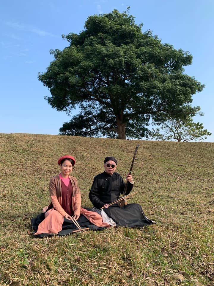 Nữ nhạc sĩ trẻ đưa hát xẩm và ca trù cổ vào phim Bình minh phía trước trên VTV1-4