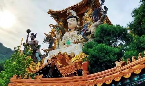 Ngôi chùa đặc biệt ở Bắc Kinh, tượng khiến du khách khiếp đảm-6