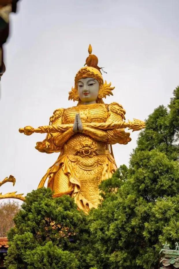Ngôi chùa đặc biệt ở Bắc Kinh, tượng khiến du khách khiếp đảm-7