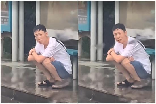 Clip: Vợ ngủ quên không đón lúc tan làm, chồng khóc ở bến xe buýt