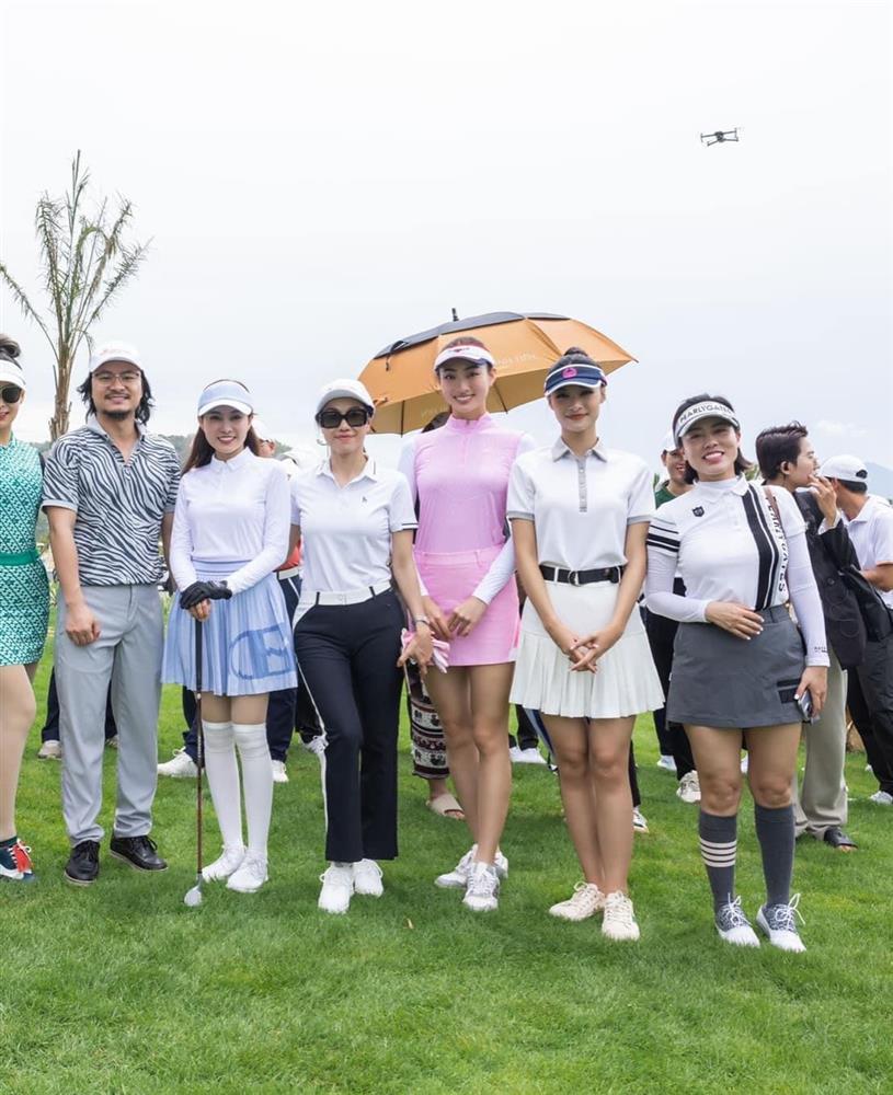 Cao 1m78, Lương Thùy Linh chặt đẹp Đỗ Mỹ Linh trên sân golf-3