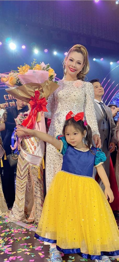 Ái nữ 4 tuổi nhà Thanh Thảo xách túi tiền tỷ đi sự kiện-5