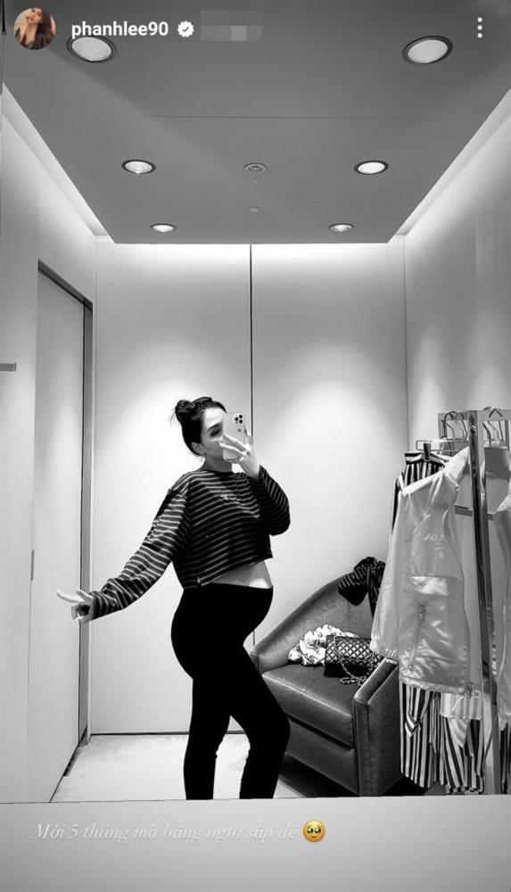 Phanh Lee bụng bầu khệ nệ như sắp đẻ ở tháng thứ 5-1