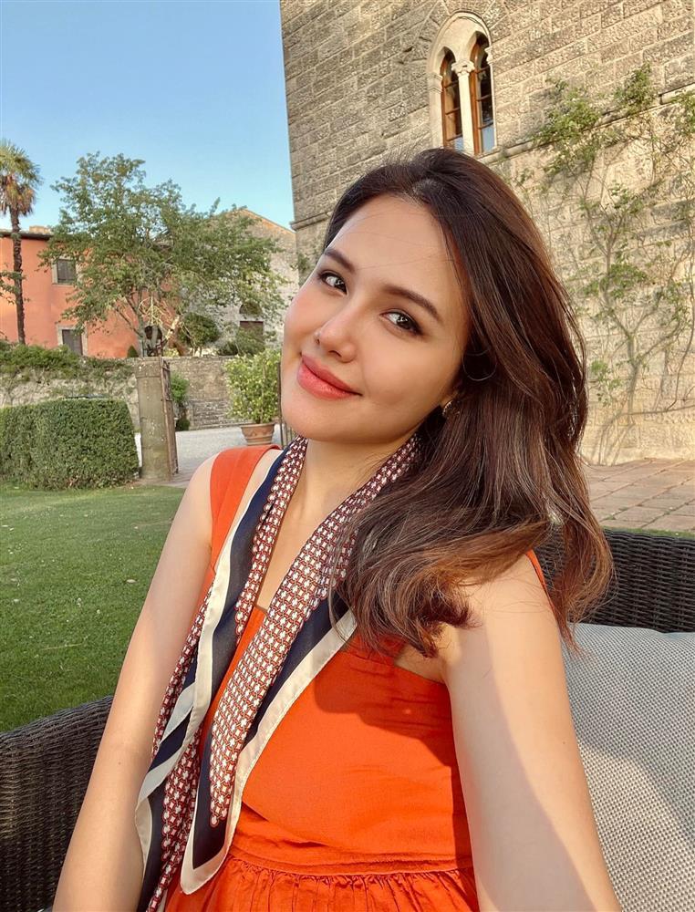 Phanh Lee bụng bầu khệ nệ như sắp đẻ ở tháng thứ 5-7