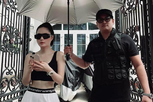 Làm vệ sĩ cho người nổi tiếng, cô gái bị từ chối hẹn hò-3