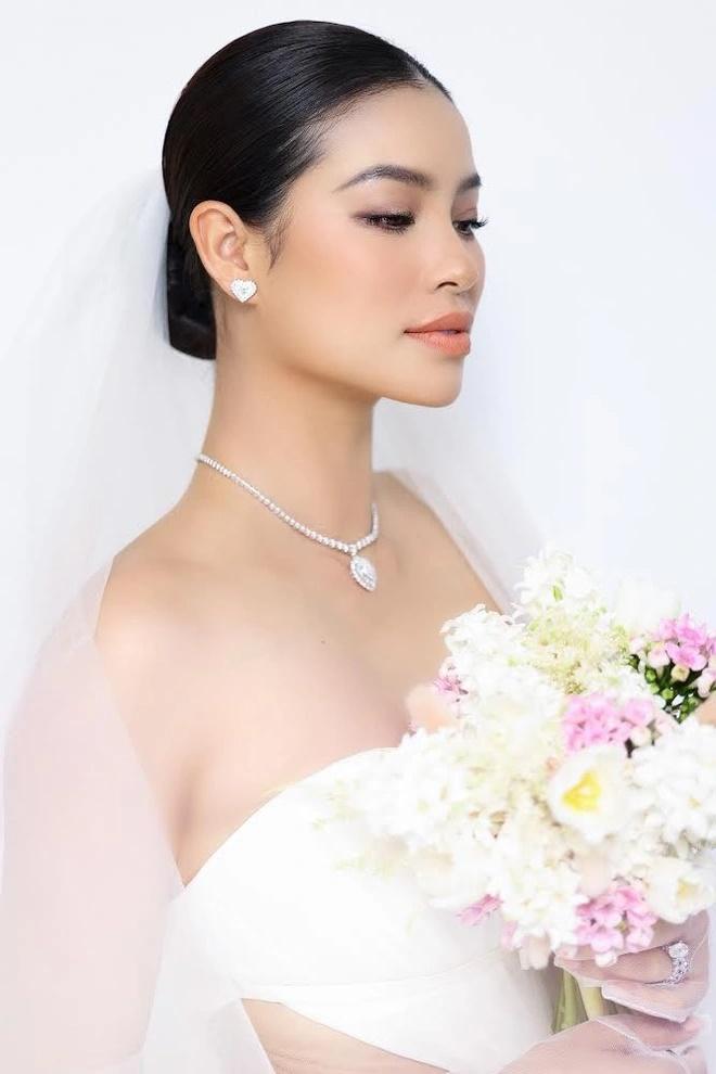 Hé lộ váy cưới đặc biệt của Hoa hậu Phạm Hương-1