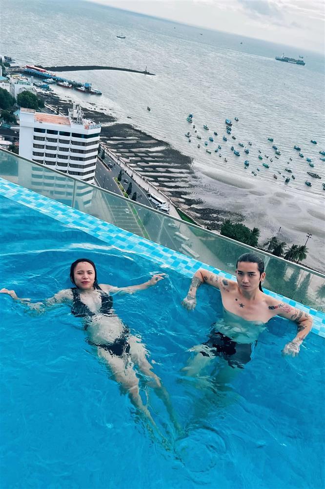 Đi bơi với BB Trần, nữ diễn viên Vbiz lộ bụng to đùng nghi mang bầu-2