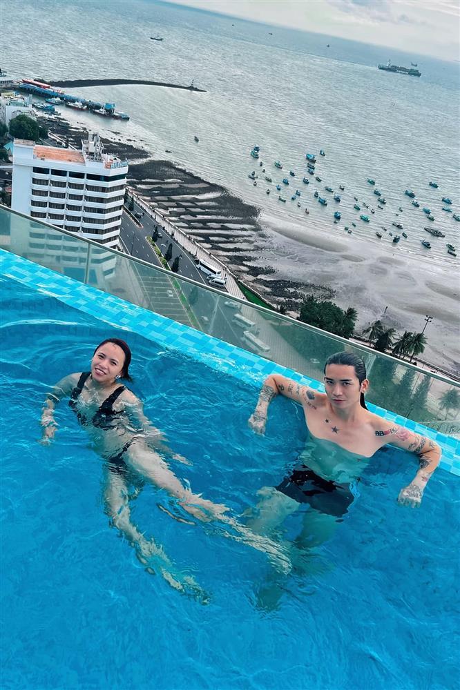 Đi bơi với BB Trần, nữ diễn viên Vbiz lộ bụng to đùng nghi mang bầu-4