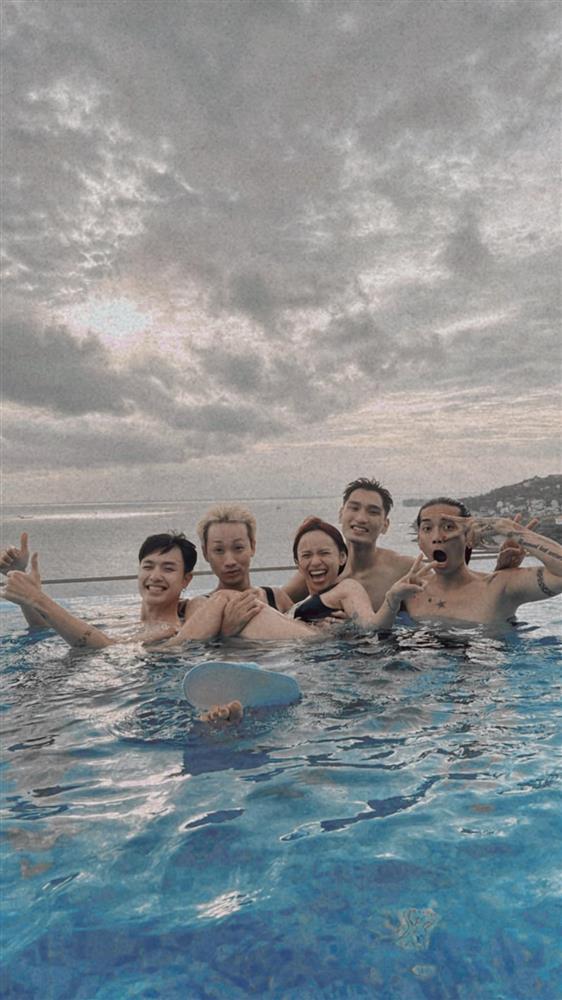 Đi bơi với BB Trần, nữ diễn viên Vbiz lộ bụng to đùng nghi mang bầu-10