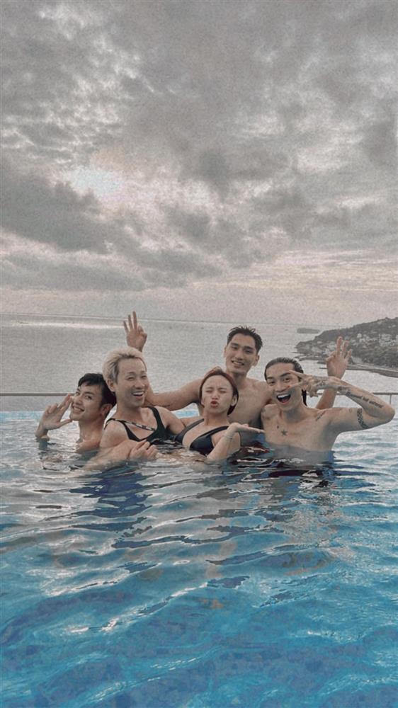 Đi bơi với BB Trần, nữ diễn viên Vbiz lộ bụng to đùng nghi mang bầu-11