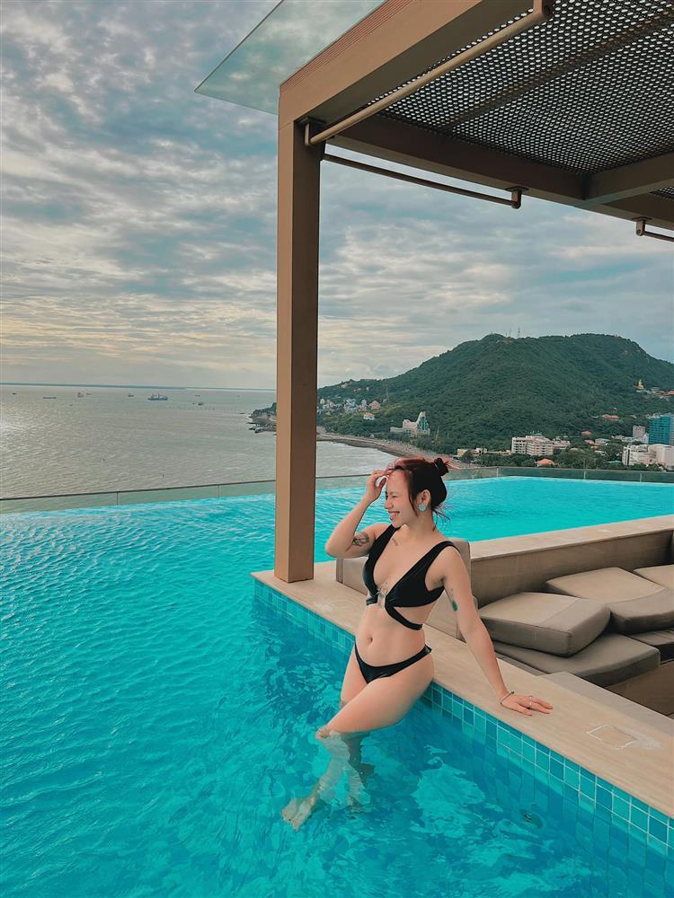 Đi bơi với BB Trần, nữ diễn viên Vbiz lộ bụng to đùng nghi mang bầu-8