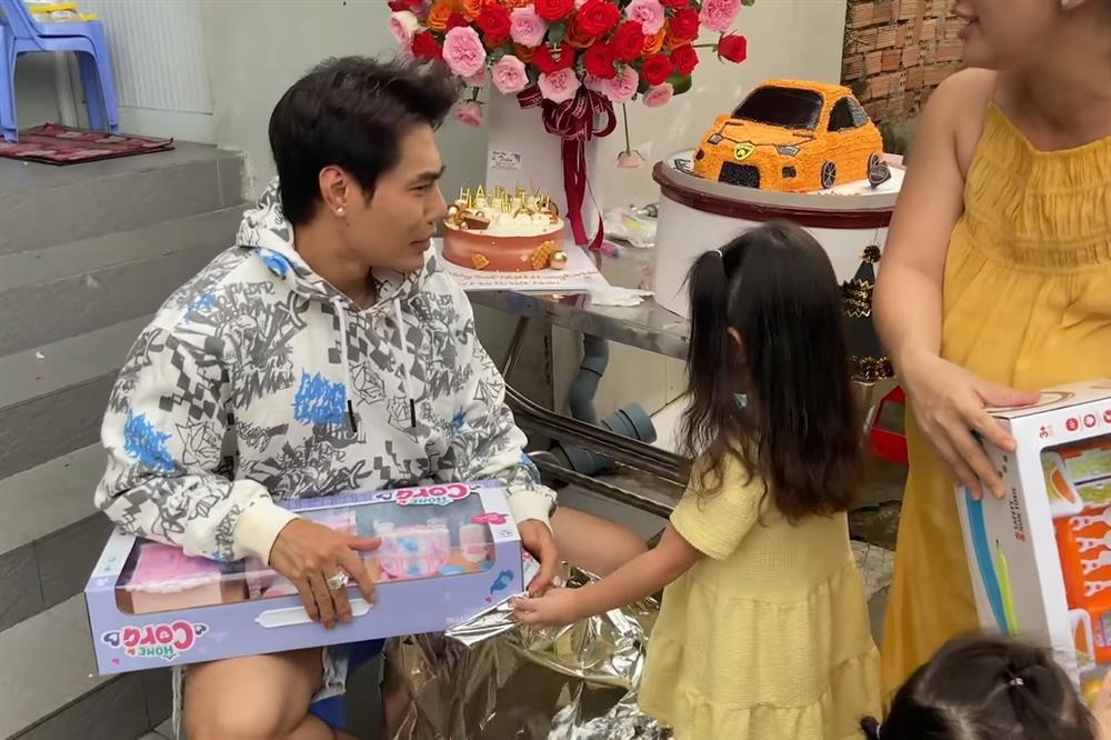 Lê Dương Bảo Lâm bật ngửa vì siêu xe, đồng hồ hiệu vợ tặng nhân dịp sinh nhật-3