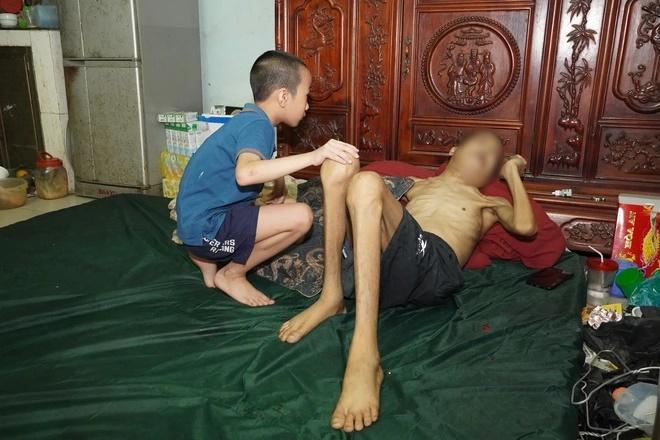 Ngày cuối cùng bên bố của cậu bé 8 tuổi, ai cũng đau lòng-1