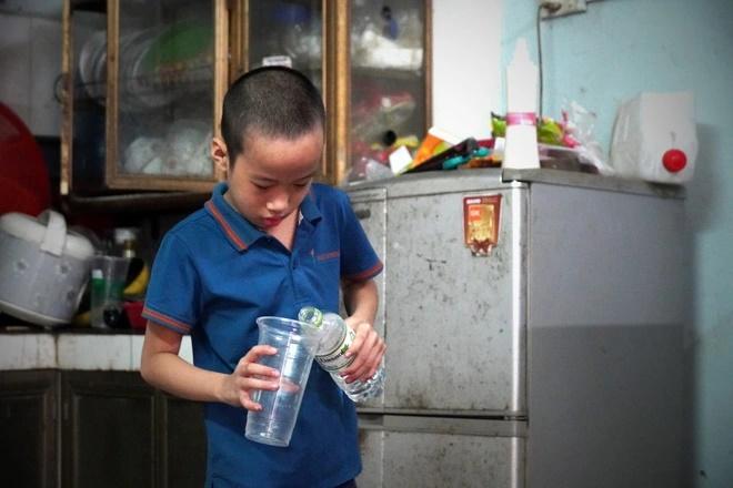 Ngày cuối cùng bên bố của cậu bé 8 tuổi, ai cũng đau lòng-2