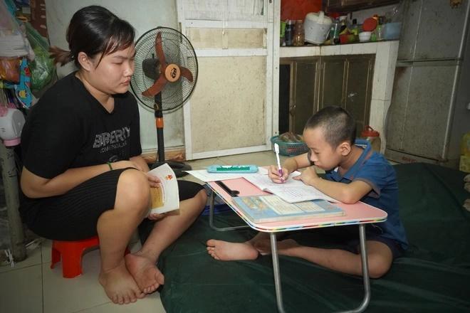 Ngày cuối cùng bên bố của cậu bé 8 tuổi, ai cũng đau lòng-4