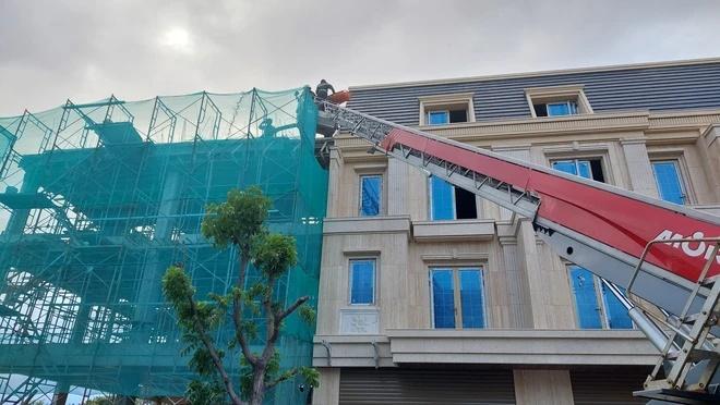 Vụ xe bơm bê tông gãy cần đè công nhân: Thêm nạn nhân tử vong-3