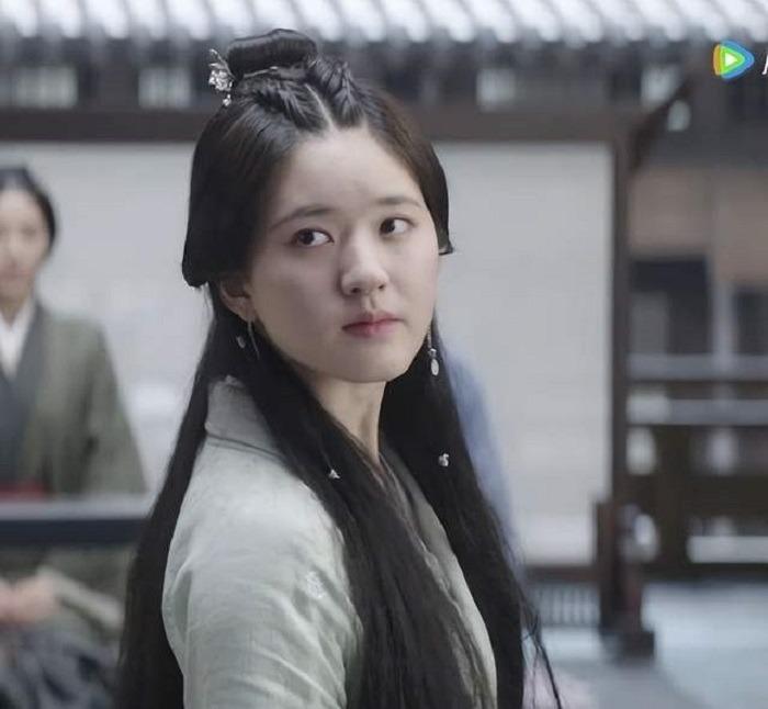 Triệu Lộ Tư gây thất vọng vì nhan sắc, phải dùng photoshop gọt măt-3