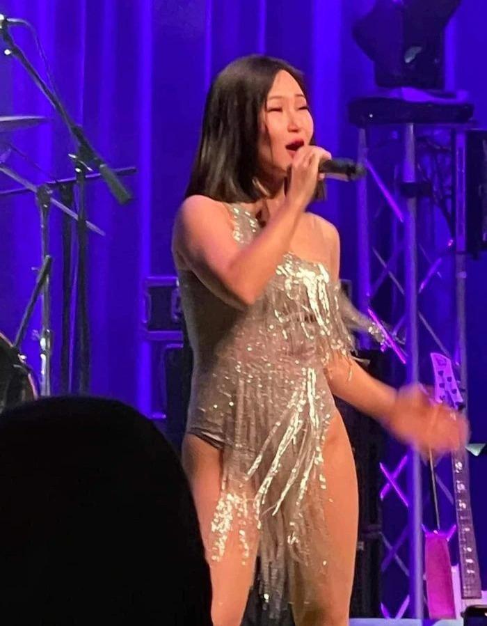 Loạt đồ diễn cắt xẻ táo bạo của Hương Tràm tại Mỹ-1