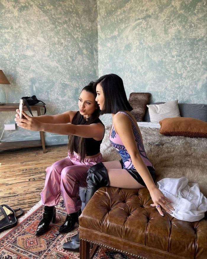 Loạt đồ diễn cắt xẻ táo bạo của Hương Tràm tại Mỹ-6