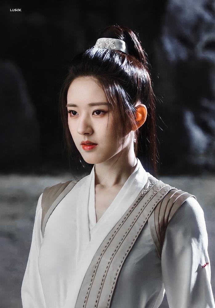 Triệu Lộ Tư gây thất vọng vì nhan sắc, phải dùng photoshop gọt măt-8