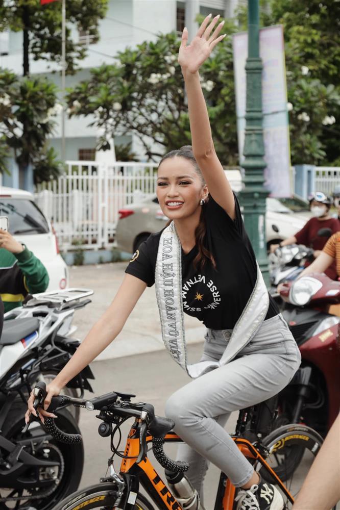 Ngọc Châu xuống sắc hậu đăng Hoa hậu Hoàn vũ Việt Nam 2022-2