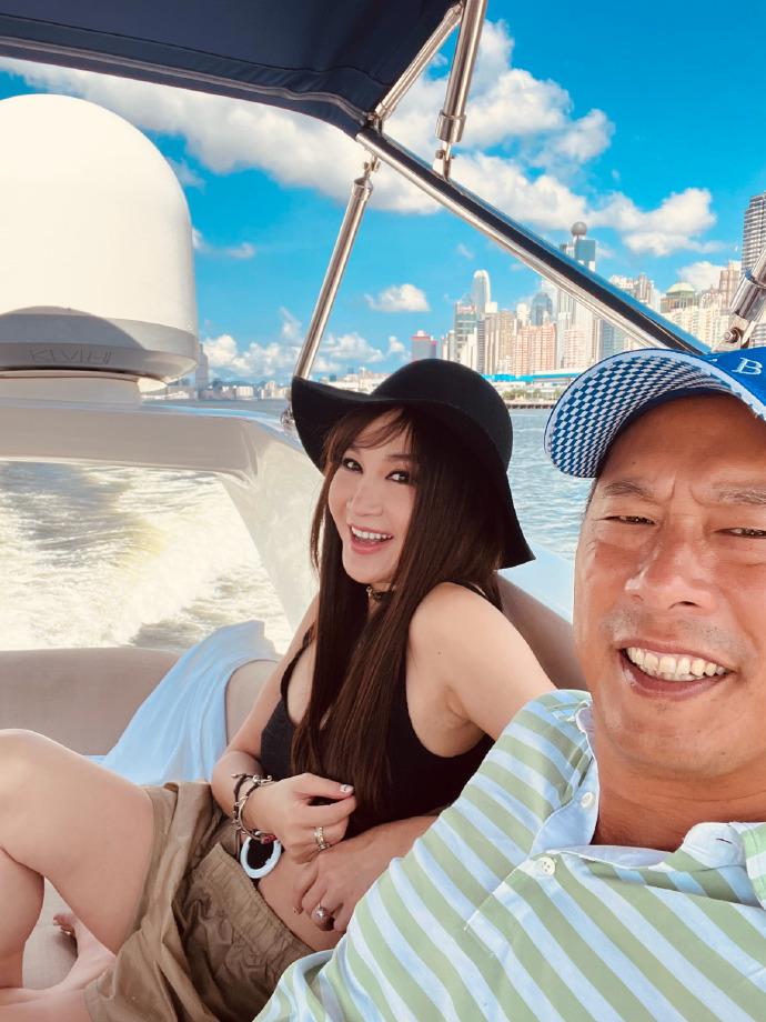 Ôn Bích Hà chơi lớn diện hẳn bikini trong tiệc sinh nhật 56 tuổi-4