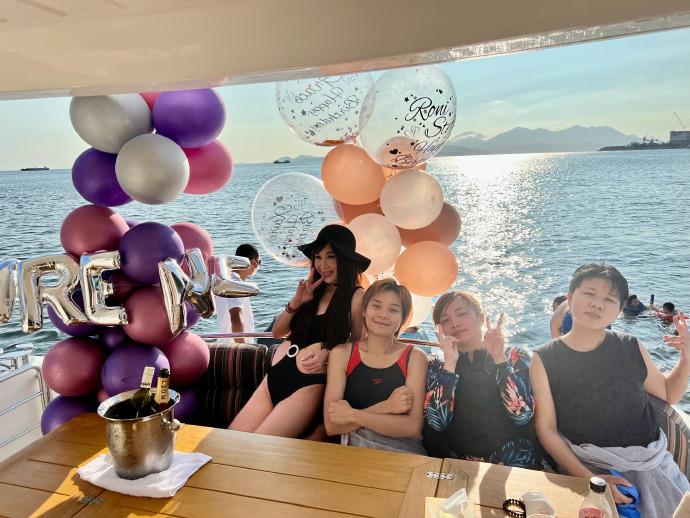 Ôn Bích Hà chơi lớn diện hẳn bikini trong tiệc sinh nhật 56 tuổi-9