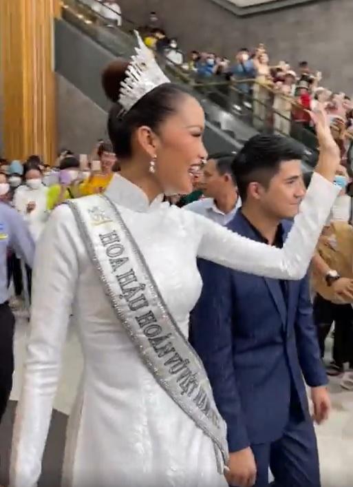 Ngọc Châu về Tây Ninh, netizen hú hồn bản sao xuất hiện-5