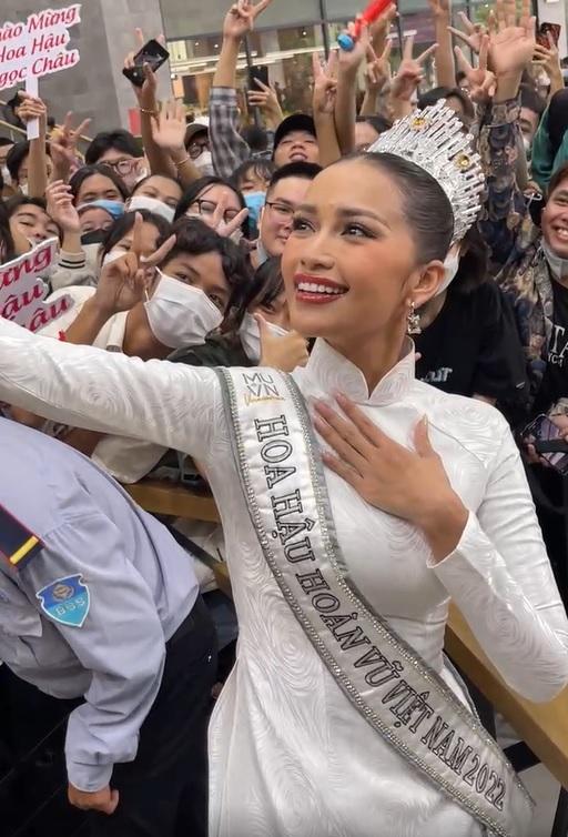 Ngọc Châu về Tây Ninh, netizen hú hồn bản sao xuất hiện-6