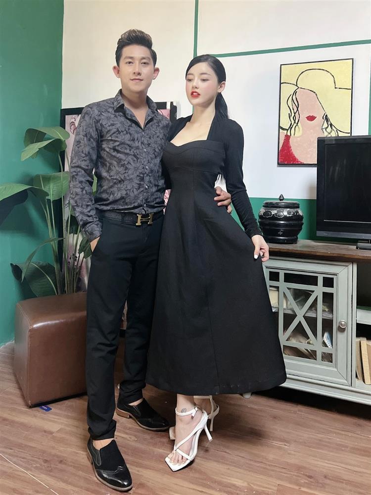 Người tình tin đồn nóng bỏng của Hồ Gia Hùng HKT-4