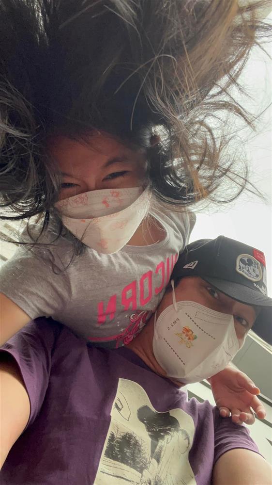 Huy Khánh ná thở khi bị ái nữ phổng phao đè đầu cưỡi cổ-1