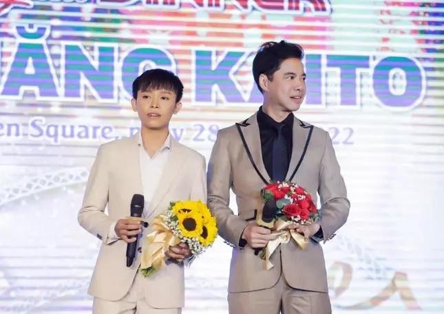 Khán giả tặng Hồ Văn Cường trang sức, hoa tiền bạc triệu-5