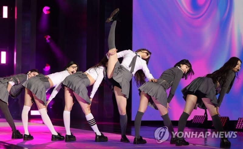 Những lần idol Kpop bị stylist hại-3