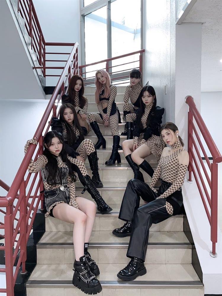 Những lần idol Kpop bị stylist hại-10