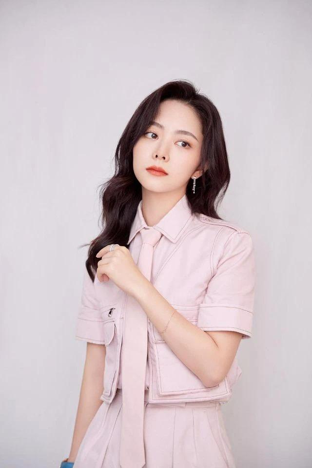 Dương Tử sáng cửa thành Nữ thần Kim Ưng dù bị chê không thể sang nổi-3