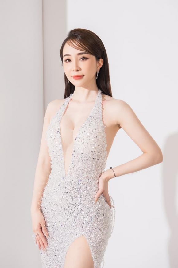 Cùng khung hình, Quỳnh Nga giật spotlight Huyền Lizzie nhờ loa độ-7