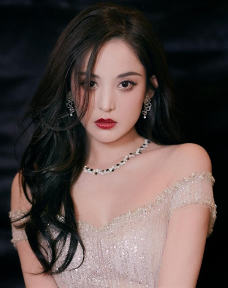 Dương Tử sáng cửa thành Nữ thần Kim Ưng dù bị chê không thể sang nổi-4