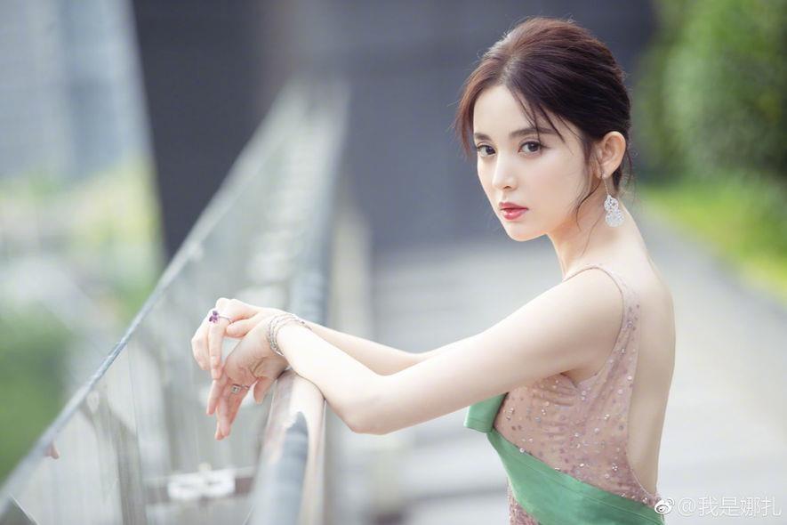 Dương Tử sáng cửa thành Nữ thần Kim Ưng dù bị chê không thể sang nổi-10