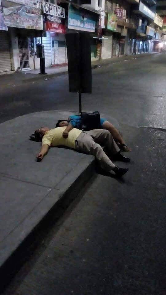 Những pha hẹn hò đi vào lòng đất: Chúa hề khi yêu cũng cần hài hước!-9